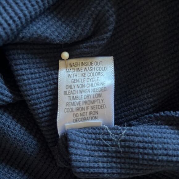 Sonoma Dark Navy Blue Waffle Knit Top Woman Size Medium Mandela Design - Picture 9 of 9